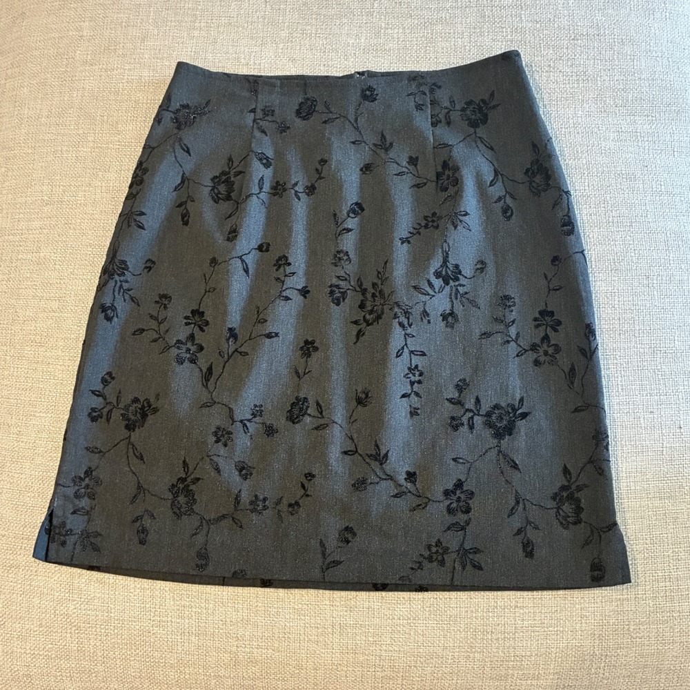 Y2K Studio Y Mini Skirt Black Floral A-Line Size 3 USA Whimsigoh Academia Dark